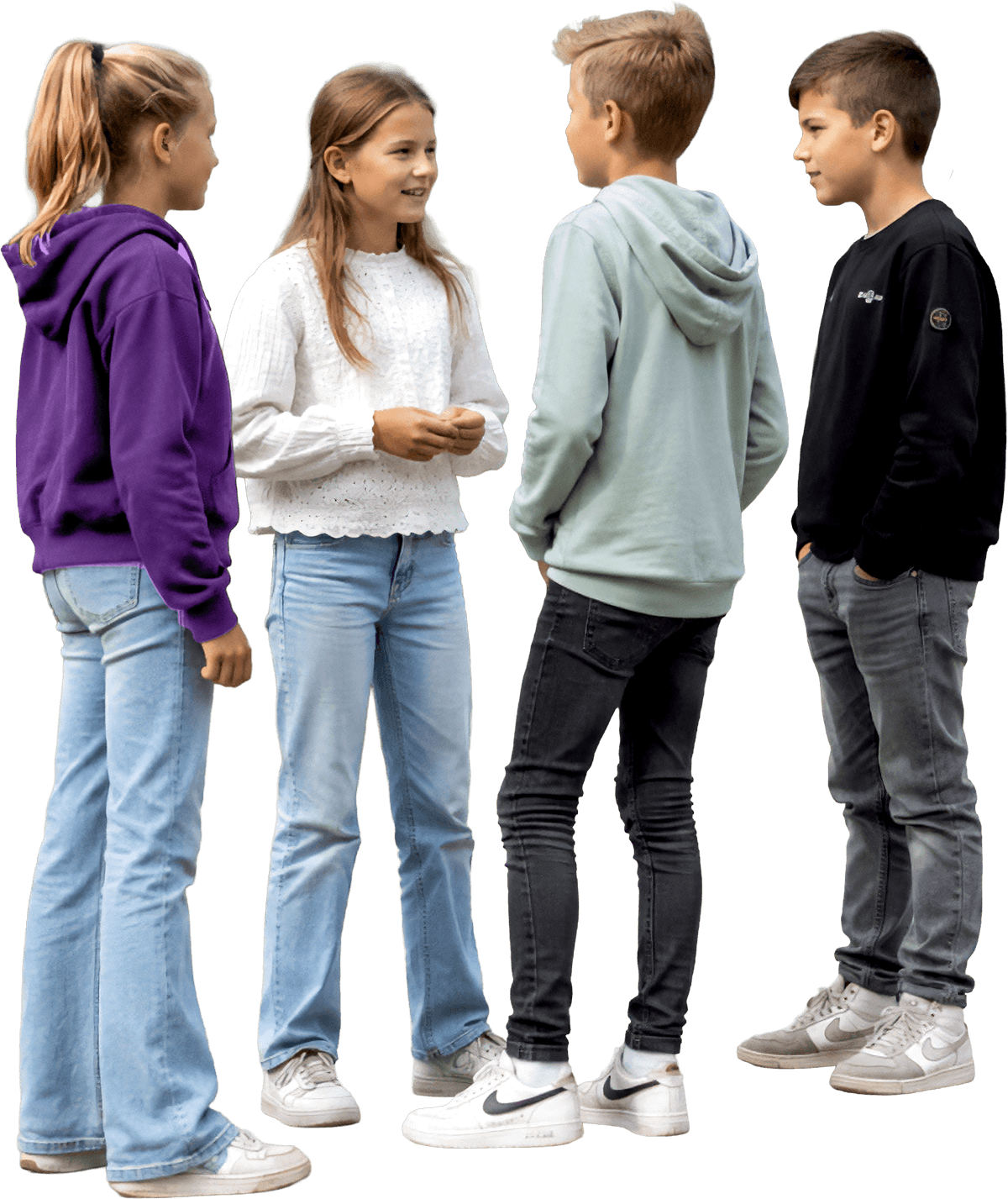 Leerlingen in gesprek op het schoolplein